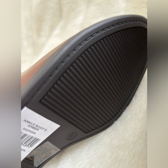 Brown Booties- Ankle Boots Size 4 Youth/6 Women’s - Picture 7 of 9